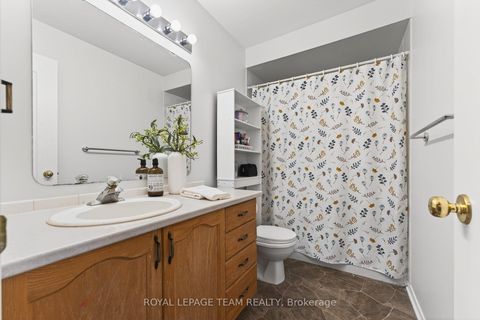 Photo 37 at 37 Flowertree Crescent, Emerald Meadows/Trailwest, Kanata