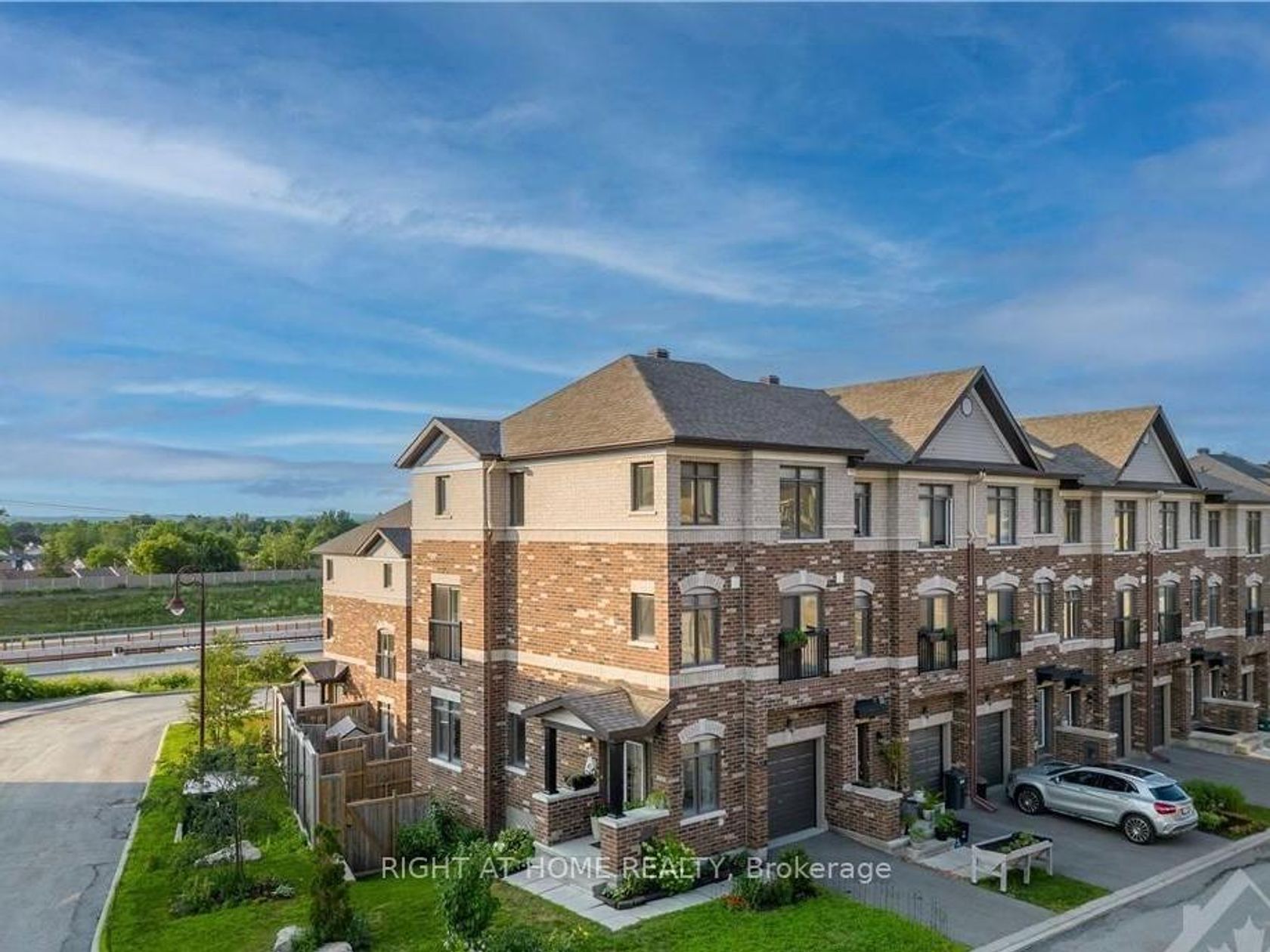 558 Recolte Private, Bilberry Creek/Queenswood Heights, Orleans 2