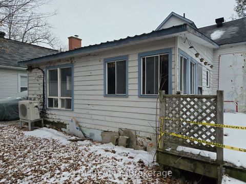 Photo 1 at 47 Victoria Street, Arnprior