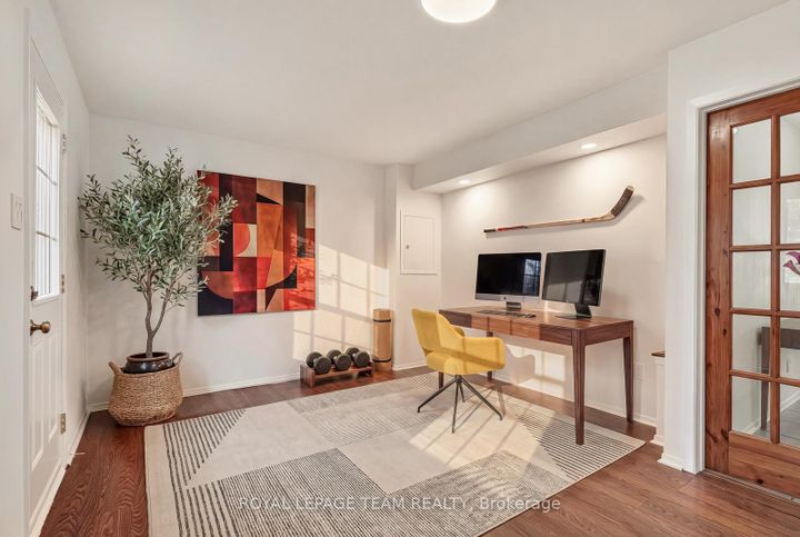Photo 3 at 9 Moorside Private, Nepean (Carleton Heights), Ottawa