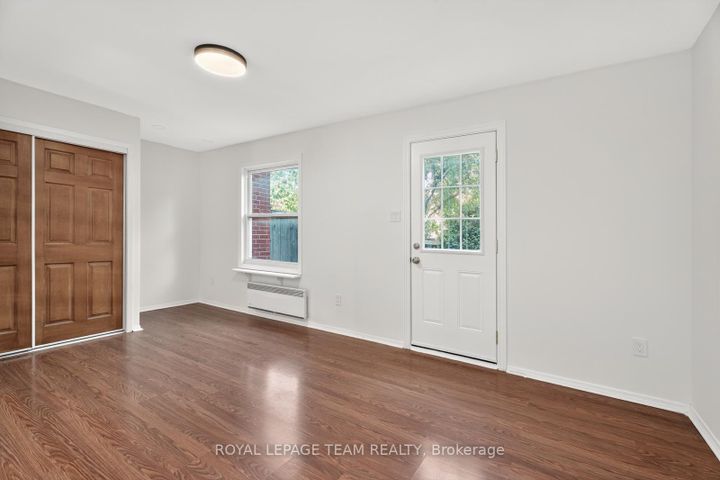 Photo 5 at 9 Moorside Private, Nepean (Carleton Heights), Ottawa