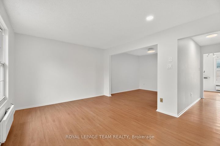 Photo 11 at 9 Moorside Private, Nepean (Carleton Heights), Ottawa