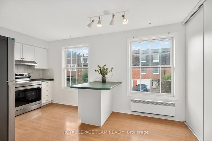 Photo 13 at 9 Moorside Private, Nepean (Carleton Heights), Ottawa