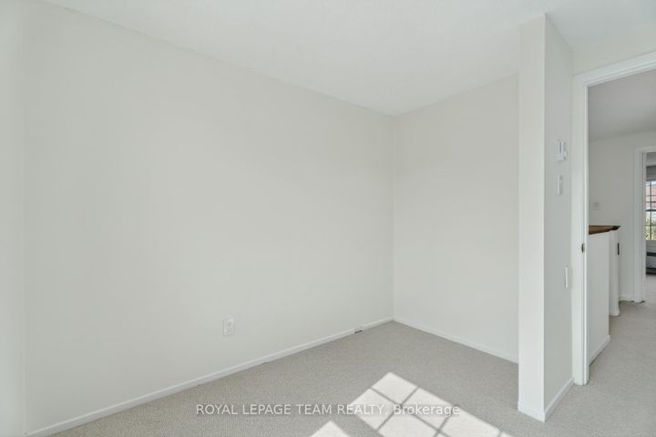 Photo 26 at 9 Moorside Private, Nepean (Carleton Heights), Ottawa