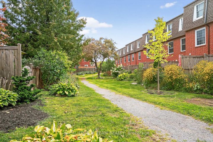 Photo 28 at 9 Moorside Private, Nepean (Carleton Heights), Ottawa