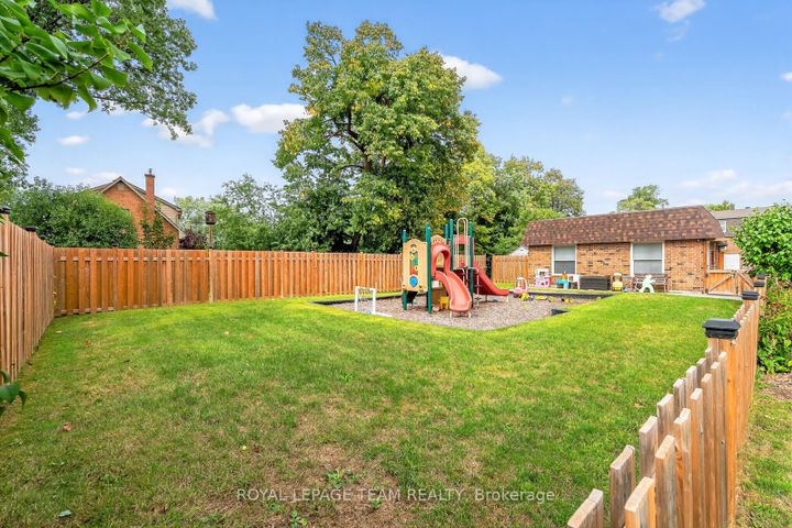 Photo 30 at 9 Moorside Private, Nepean (Carleton Heights), Ottawa