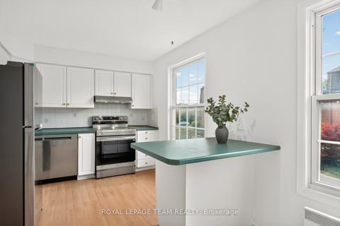 Photo 14 at 9 Moorside Private, Nepean (Carleton Heights), Ottawa