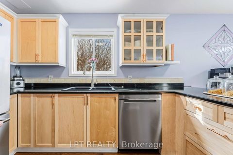 Photo 7 at 1549 Senateurs Way, Fallingbrook/Pineridge, Orleans