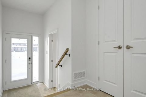 Photo 2 at 584 Arbia Ridge, Emerald Meadows/Trailwest, Kanata