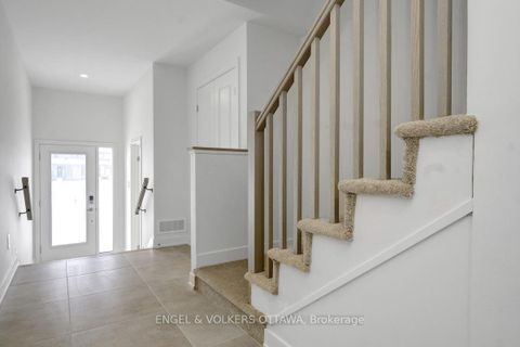 Photo 4 at 584 Arbia Ridge, Emerald Meadows/Trailwest, Kanata