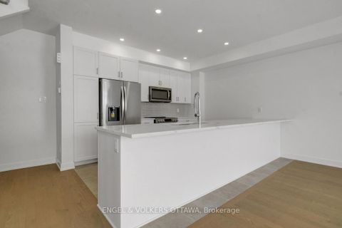 Photo 6 at 584 Arbia Ridge, Emerald Meadows/Trailwest, Kanata