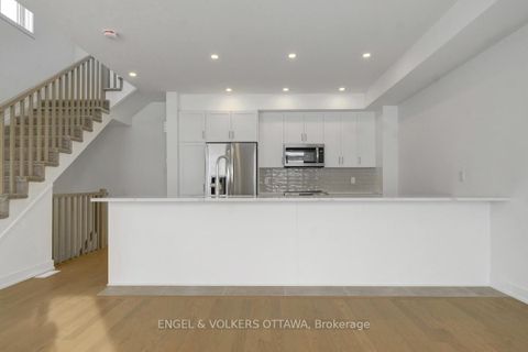 Photo 7 at 584 Arbia Ridge, Emerald Meadows/Trailwest, Kanata