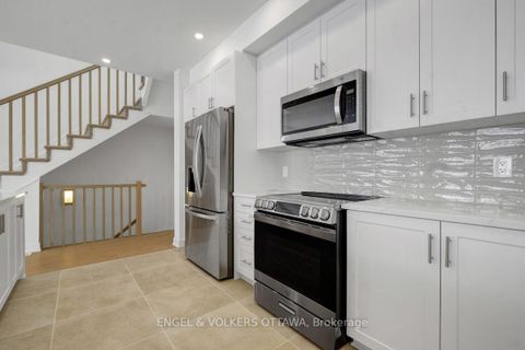 Photo 11 at 584 Arbia Ridge, Emerald Meadows/Trailwest, Kanata
