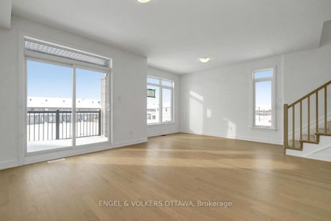 Photo 13 at 584 Arbia Ridge, Emerald Meadows/Trailwest, Kanata