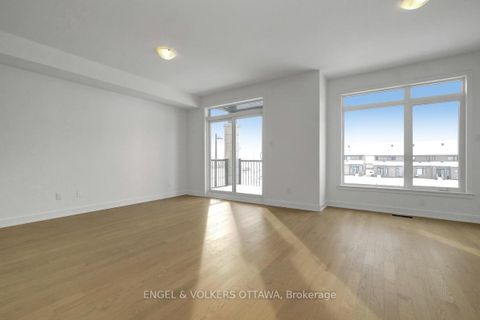 Photo 14 at 584 Arbia Ridge, Emerald Meadows/Trailwest, Kanata