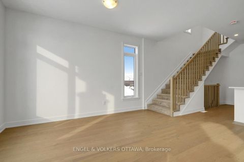Photo 16 at 584 Arbia Ridge, Emerald Meadows/Trailwest, Kanata