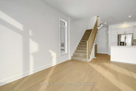 Photo 19 at 584 Arbia Ridge, Emerald Meadows/Trailwest, Kanata