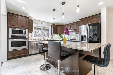 Photo 11 at 30 Solaris Drive, Emerald Meadows/Trailwest, Kanata