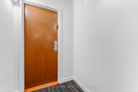 Photo 4 at 2010 - 324 Laurier Avenue W, Ottawa Centre