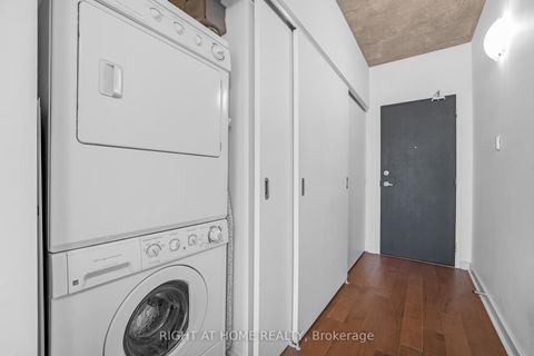 Photo 6 at 2010 - 324 Laurier Avenue W, Ottawa Centre