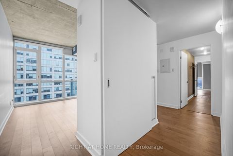 Photo 7 at 2010 - 324 Laurier Avenue W, Ottawa Centre