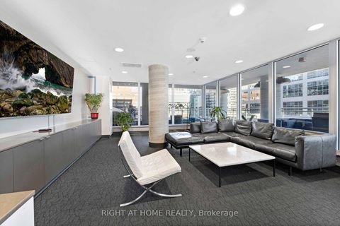 Photo 31 at 2010 - 324 Laurier Avenue W, Ottawa Centre