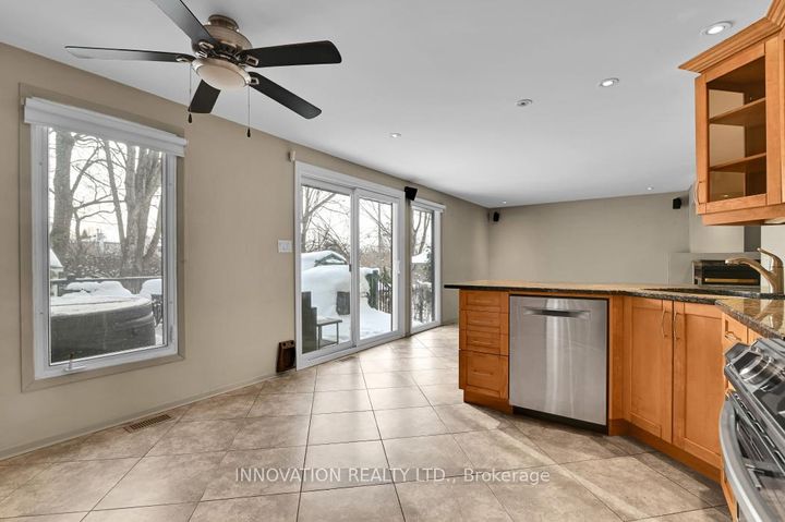 Photo 14 at 152 Burnetts Grove Circle, Nepean (Pheasant Run), Ottawa