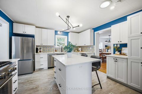 Photo 7 at 32 Cockburn Street, Perth