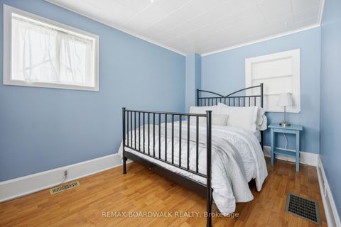 Photo 11 at 32 Cockburn Street, Perth