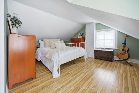 Photo 15 at 32 Cockburn Street, Perth