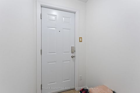 Photo 5 at B - 6702 Jeanne D'arc Boulevard N, Convent Glen North, Orleans