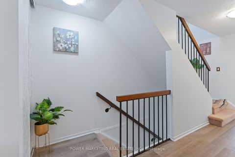 Photo 6 at B - 6702 Jeanne D'arc Boulevard N, Convent Glen North, Orleans