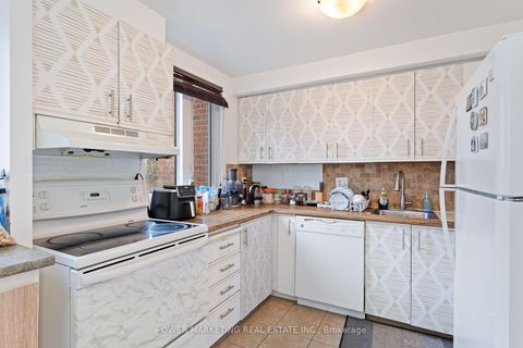 Photo 11 at B - 6702 Jeanne D'arc Boulevard N, Convent Glen North, Orleans