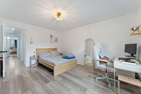 Photo 18 at B - 6702 Jeanne D'arc Boulevard N, Convent Glen North, Orleans