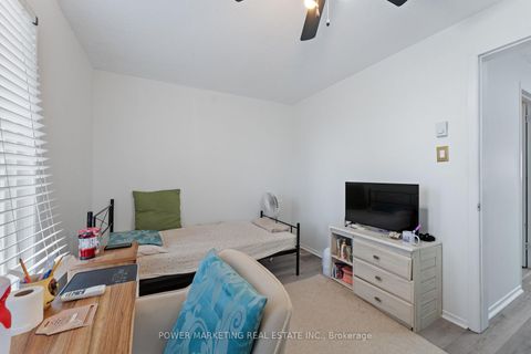 Photo 21 at B - 6702 Jeanne D'arc Boulevard N, Convent Glen North, Orleans