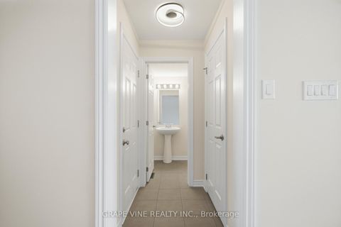 Photo 7 at 582 Meadowcreek Circle, Emerald Meadows/Trailwest, Kanata