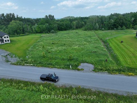 Photo 3 at 26 Nirmala Drive, Cumberland Estates, Orleans