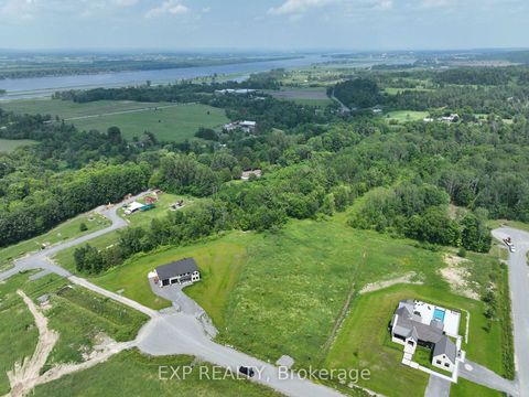 Photo 4 at 26 Nirmala Drive, Cumberland Estates, Orleans