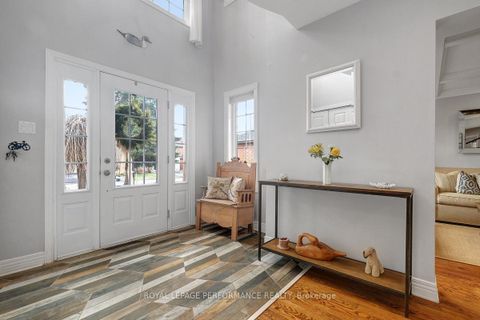 Photo 2 at 6164 Ravine Way, Hiawatha Park/Convent Glen, Orleans