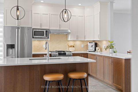 Photo 4 at 779 Keinouche Place, Camelot, Orleans