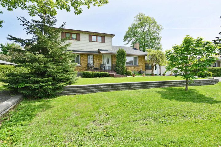 Photo 1 at 84 St Claire Avenue, Nepean (Meadowlands/St. Claire Gardens), Ottawa