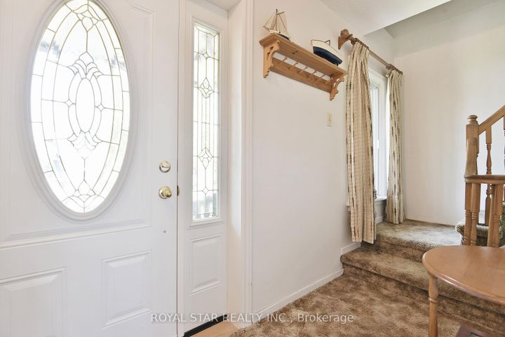 Photo 13 at 84 St Claire Avenue, Nepean (Meadowlands/St. Claire Gardens), Ottawa