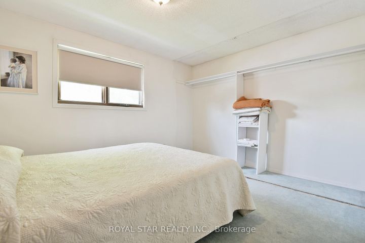 Photo 15 at 84 St Claire Avenue, Nepean (Meadowlands/St. Claire Gardens), Ottawa