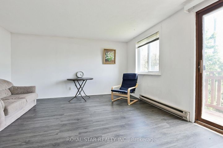 Photo 16 at 84 St Claire Avenue, Nepean (Meadowlands/St. Claire Gardens), Ottawa