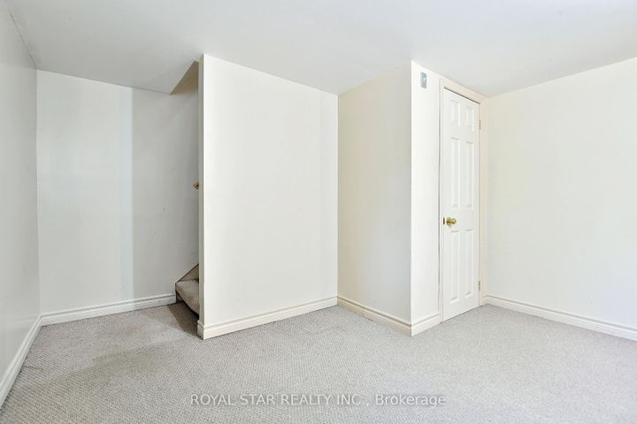 Photo 21 at 84 St Claire Avenue, Nepean (Meadowlands/St. Claire Gardens), Ottawa