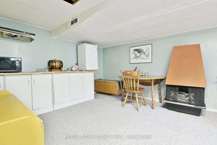 Photo 23 at 84 St Claire Avenue, Nepean (Meadowlands/St. Claire Gardens), Ottawa