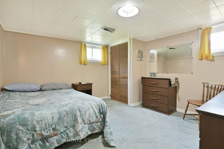 Photo 24 at 84 St Claire Avenue, Nepean (Meadowlands/St. Claire Gardens), Ottawa