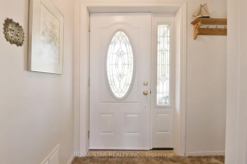 Photo 3 at 84 St Claire Avenue, Nepean (Meadowlands/St. Claire Gardens), Ottawa