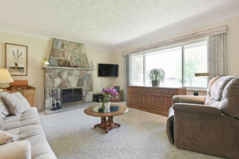 Photo 4 at 84 St Claire Avenue, Nepean (Meadowlands/St. Claire Gardens), Ottawa