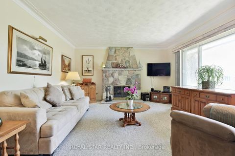 Photo 5 at 84 St Claire Avenue, Nepean (Meadowlands/St. Claire Gardens), Ottawa